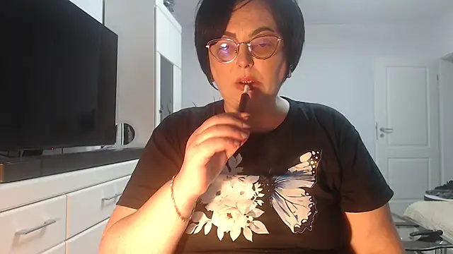 Amandamuller1982 online show from May 1, 4:33 pm