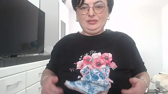 Amandamuller1982 online show from May 3, 10:10 am