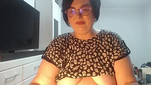 Amandamuller1982 online show from May 4, 11:45 pm