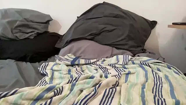 Snapshot of gothicboy18 chatting on January 6, 4:54 pm gothicboy18 online show from January 6, 4:54 pm