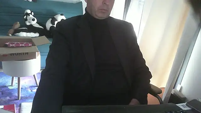 shyfrenchcock1 online show from January 9, 12:41 pm