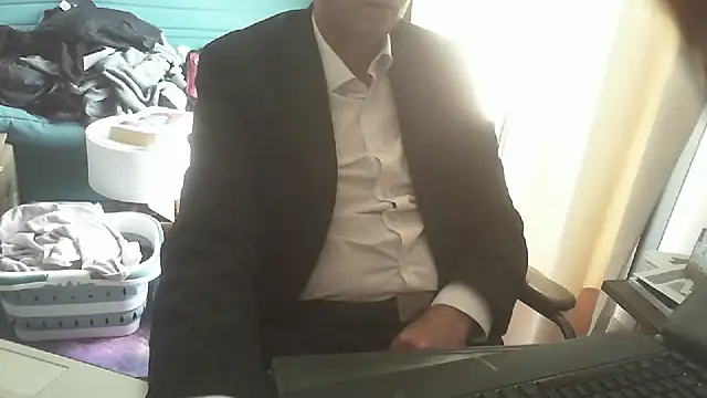 shyfrenchcock1 online show from May 18, 12:22 pm