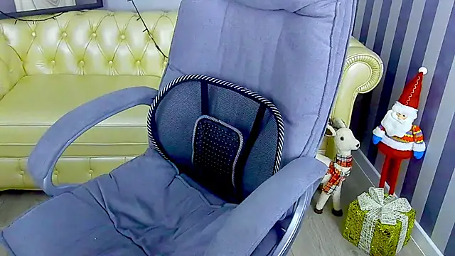 Snapshot of SashaBloom__ chatting on December 29, 5:31 am SashaBloom online show from December 29, 5:31 am
