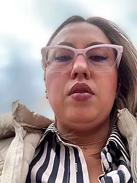 VIOLETA-25  online show from May 14, 3:30 pm