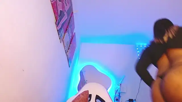 Snapshot of Miranda-brow chatting on March 29, 11:05 pm Miranda-brow online show from March 29, 11:05 pm