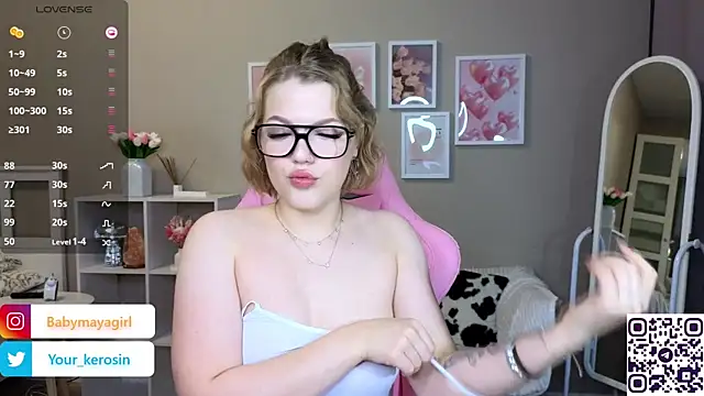 Snapshot of Maya_Rave chatting on January 22, 3:31 am Maya Rave online show from January 22, 3:31 am