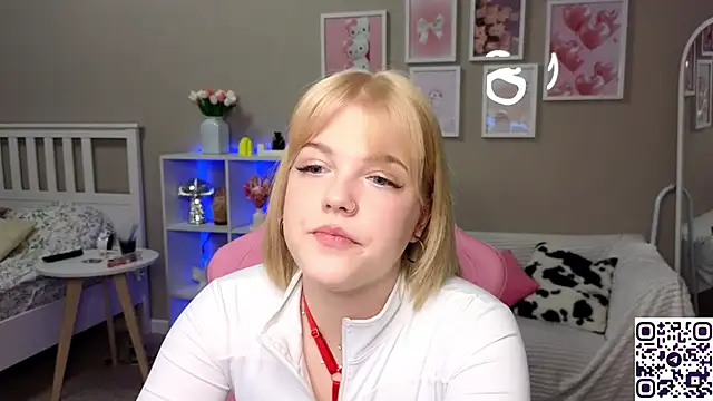 Snapshot of Maya_Rave chatting on February 12, 3:51 am Maya Rave online show from February 12, 3:51 am