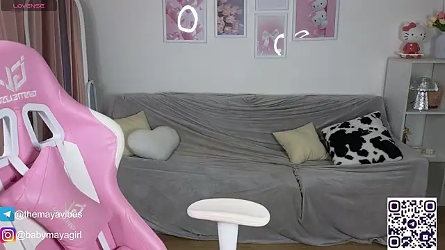 Snapshot of Maya_Rave chatting on October 1, 3:56 am Maya Rave online show from October 1, 3:56 am