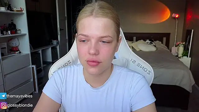 Maya Rave online show from May 3, 3:23 am