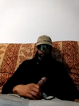 Snapshot of mehdi-l7away chatting on April 23, 4:57 am mehdi-l7away online show from April 23, 4:57 am
