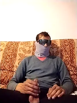 Snapshot of mehdi-l7away chatting on April 25, 12:13 am mehdi-l7away online show from April 25, 12:13 am