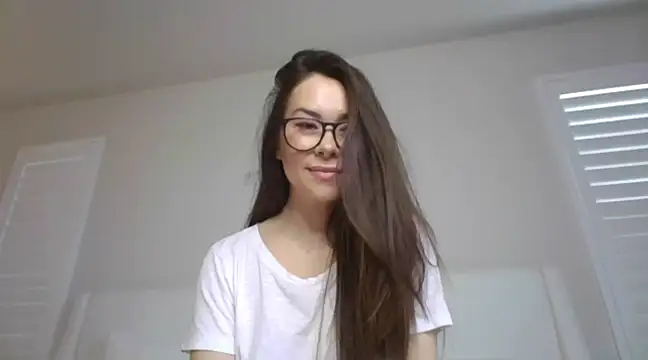 mixedasiangirl online show from March 17, 7:04 pm