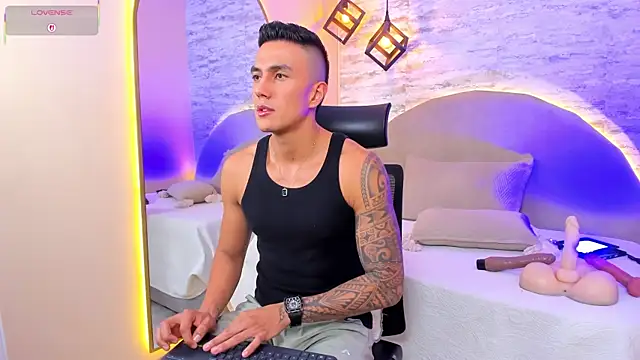 Aron Bolt online show from May 4, 4:30 am