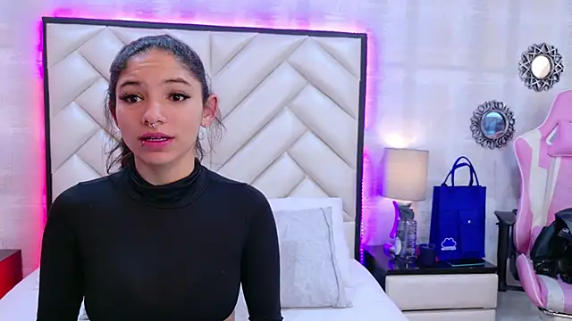 HazelMoret online show from September 19, 11:33 am