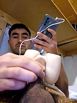 Snapshot of Axeltu77 chatting on March 9, 8:13 pm Axeltu77 online show from March 9, 8:13 pm