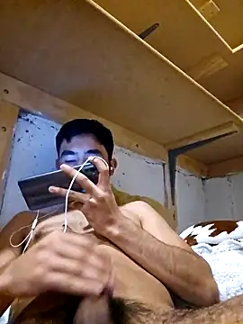 Snapshot of Axeltu77 chatting on March 25, 4:40 am Axeltu77 online show from March 25, 4:40 am