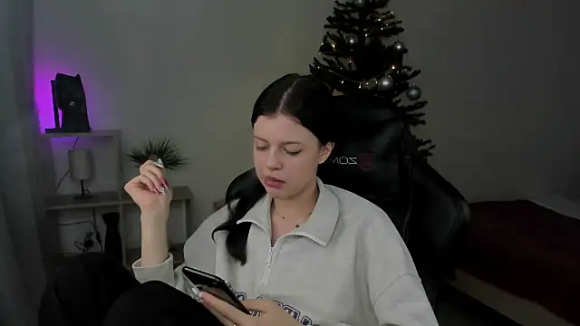 Snapshot of Este_Glen chatting on December 21, 11:13 pm Este Glen online show from December 21, 11:13 pm
