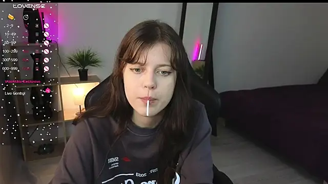 Snapshot of Este_Glen chatting on February 28, 11:47 am Este Glen online show from February 28, 11:47 am