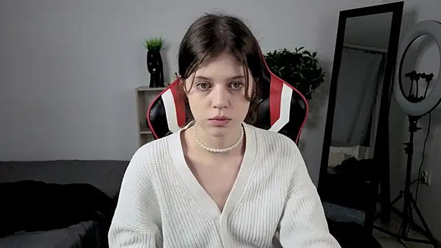 Este Glen online show from October 21, 9:15 pm