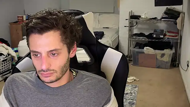 Snapshot of Dylansd chatting on December 25, 4:54 am Dylansd online show from December 25, 4:54 am