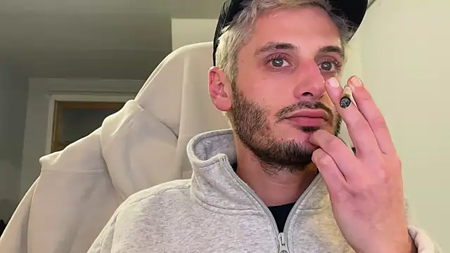 Snapshot of Dylansd chatting on January 11, 4:16 am Dylansd online show from January 11, 4:16 am