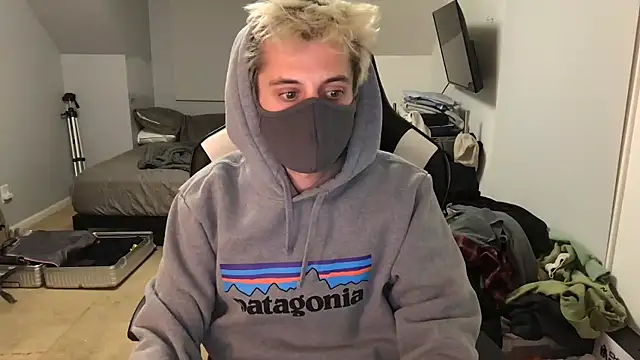 Snapshot of Dylansd chatting on February 23, 12:19 am Dylansd online show from February 23, 12:19 am