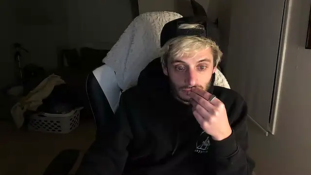 Snapshot of Dylansd chatting on March 5, 10:22 am Dylansd online show from March 5, 10:22 am