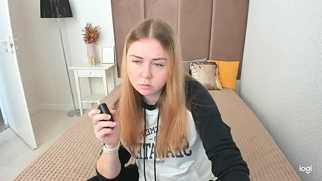 BettyBloom69 online show from October 7, 4:53 am