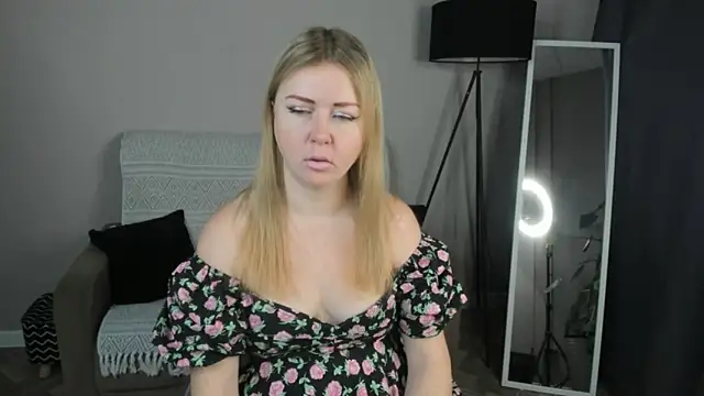 BettyBloom69 online show from December 18, 4:51 am