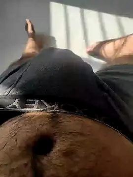 themostnaughtiestguyy online show from November 10, 3:05 am