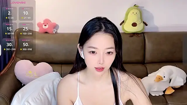 Snapshot of Yilin1999 chatting on December 24, 2:43 am Yilin1999 online show from December 24, 2:43 am