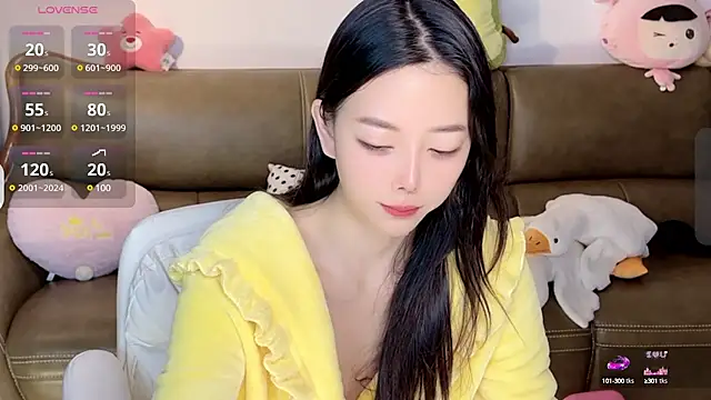 Snapshot of Yilin1999 chatting on January 19, 12:17 am Yilin1999 online show from January 19, 12:17 am