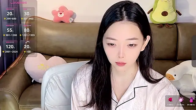 Snapshot of Yilin1999 chatting on January 24, 12:31 am Yilin1999 online show from January 24, 12:31 am