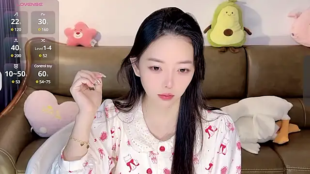 Snapshot of Yilin1999 chatting on January 26, 2:14 am Yilin1999 online show from January 26, 2:14 am