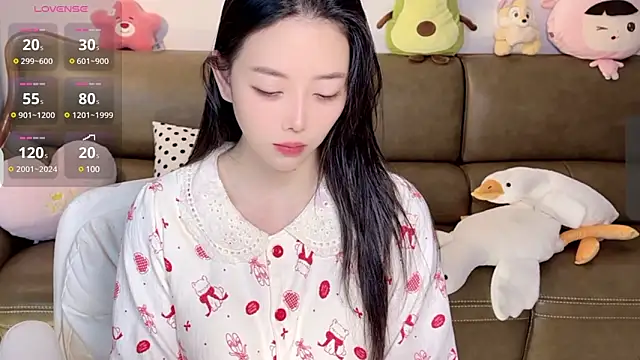 Snapshot of Yilin1999 chatting on February 5, 5:09 am Yilin1999 online show from February 5, 5:09 am