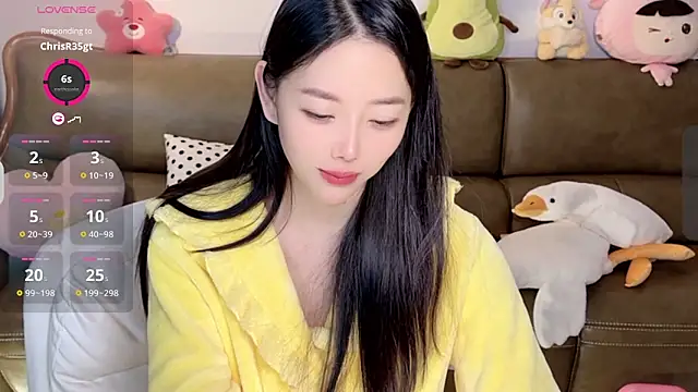 Snapshot of Yilin1999 chatting on February 5, 12:06 pm Yilin1999 online show from February 5, 12:06 pm