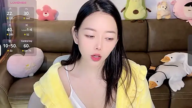Snapshot of Yilin1999 chatting on February 8, 2:58 am Yilin1999 online show from February 8, 2:58 am
