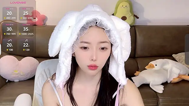 Snapshot of Yilin1999 chatting on February 20, 2:40 am Yilin1999 online show from February 20, 2:40 am