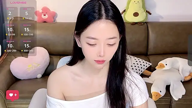 Snapshot of Yilin1999 chatting on February 24, 2:40 am Yilin1999 online show from February 24, 2:40 am
