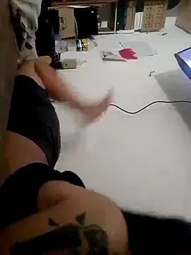 Snapshot of BURN666ING chatting on February 26, 3:53 am BURN666ING online show from February 26, 3:53 am