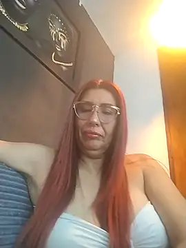 Snapshot of Perla_Franco chatting on April 18, 6:28 am Perla Franco online show from April 18, 6:28 am