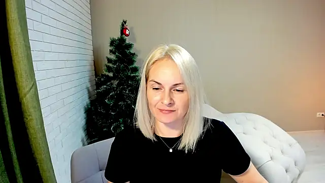 Alicee Gracee online show from December 2, 8:00 pm
