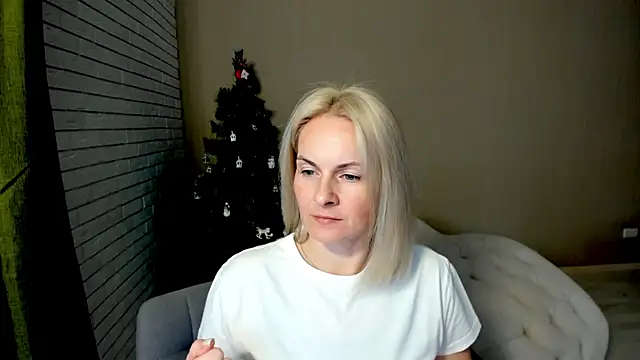 Alicee Gracee online show from December 5, 7:05 am