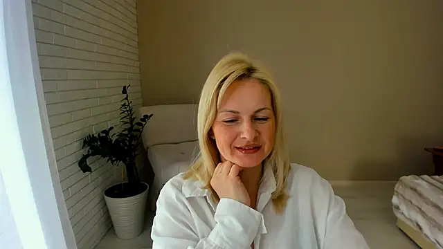 Alicee Gracee online show from February 20, 10:05 am