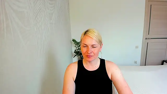 Alicee Gracee online show from May 13, 9:50 am