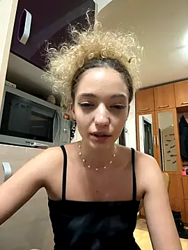 Alexia J online show from December 3, 4:28 pm