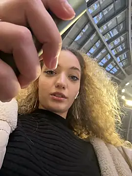 Alexia J online show from December 10, 6:17 pm