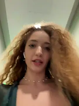 Alexia J online show from December 18, 5:10 pm