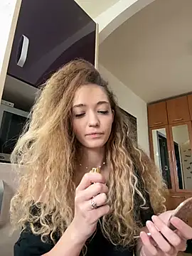 Alexia J online show from December 22, 12:05 pm