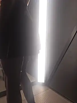 Snapshot of beaverwoman chatting on March 18, 12:19 pm beaverwoman online show from March 18, 12:19 pm